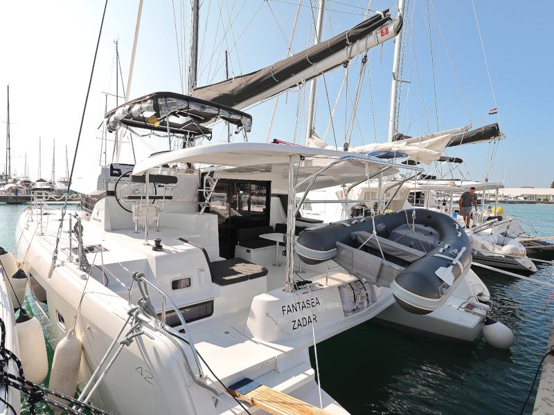 Book yachts online - catamaran - Lagoon 42 - FANTASEA  - rent