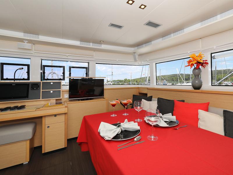 Book yachts online - catamaran - Lagoon 52 - SEA DWELLER (ex.TEQUILA SUNRISE) AC Generator Watermaker - rent