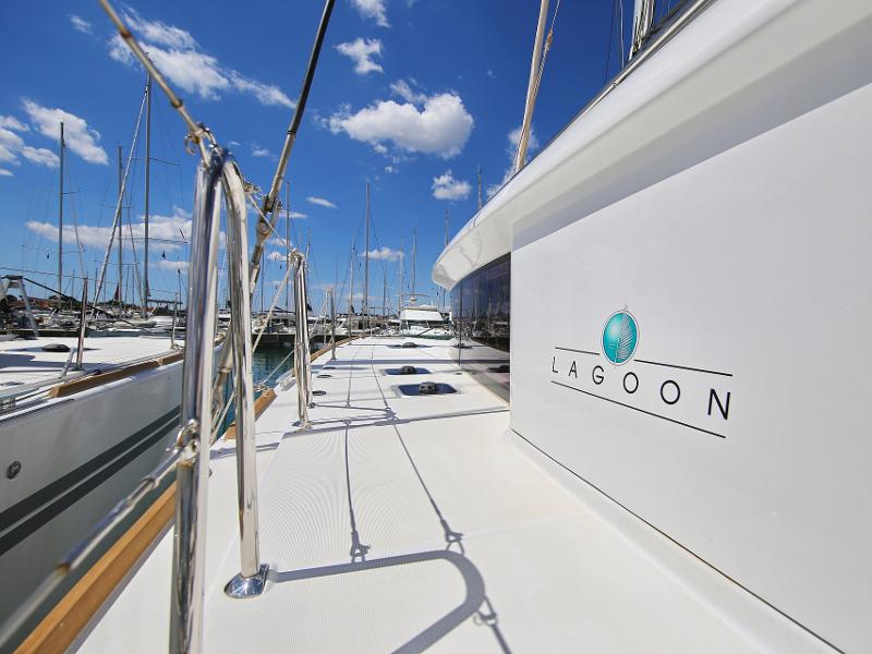 Book yachts online - catamaran - Lagoon 450 F - PRETTY ALICE  - rent
