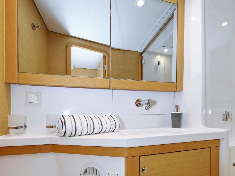 Book yachts online - catamaran - Lagoon 450 F - PRETTY ALICE  - rent