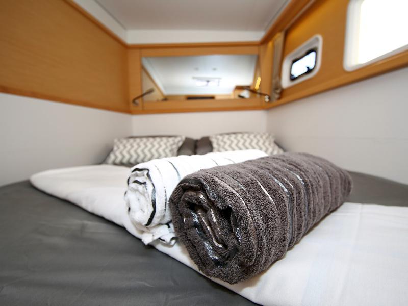 Book yachts online - catamaran - Lagoon 450 - FELIX FINIS  - rent