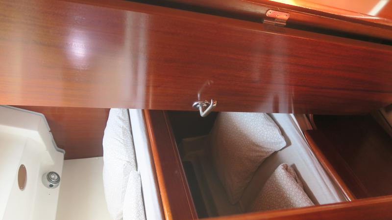 Book yachts online - sailboat - Oceanis 423 - Viva - rent