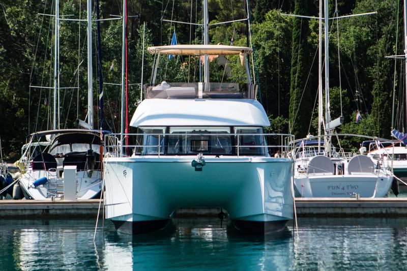 Book yachts online - powercatamaran - Fountaine Pajot MY 37[G] - Jam - rent