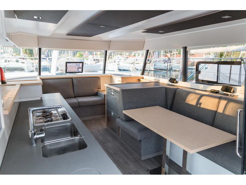 Book yachts online - powercatamaran - Fountaine Pajot MY 37[G] - Jam - rent
