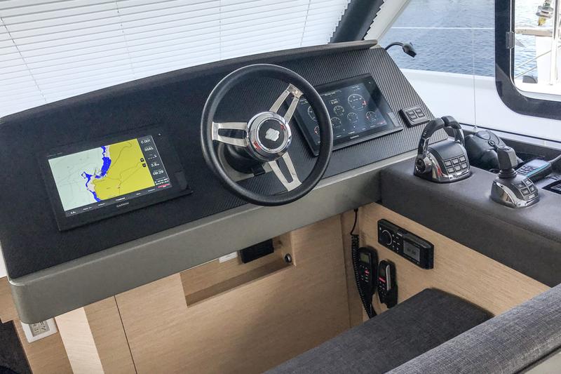 Book yachts online - powercatamaran - Fountaine Pajot MY 44 - Fusion - rent