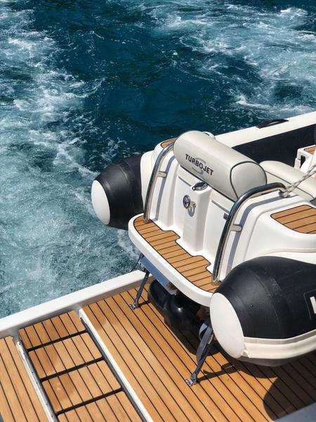 Book yachts online - powercatamaran - MY  44 - Umbrella Victoria - rent