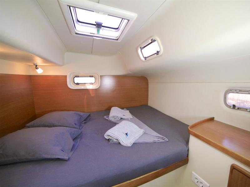 Book yachts online - catamaran - Leopard 43 - Sail Capella - rent