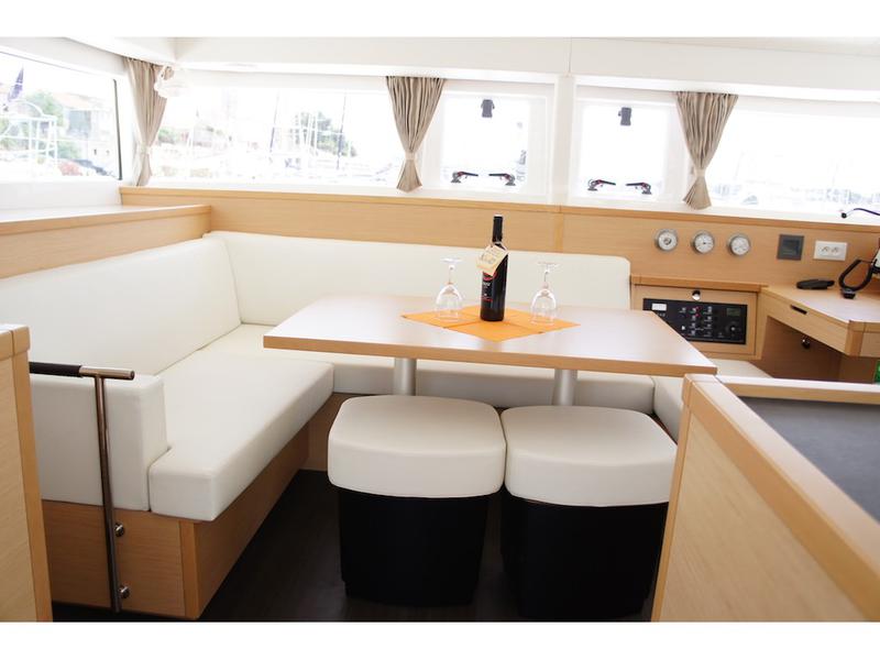 Book yachts online - catamaran - Lagoon 400 - BULLDOG - rent
