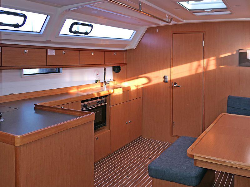 Book yachts online - sailboat - Bavaria Cruiser 46 - Amelva - rent