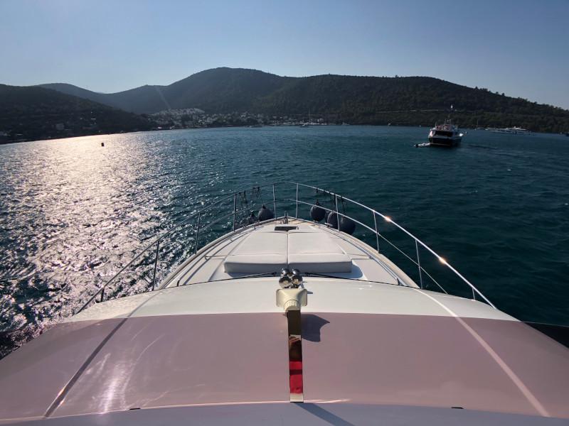 Book yachts online - motorboat - Princess 52 Fly - Miracle - rent