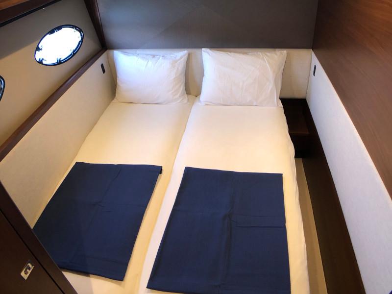 Book yachts online - motorboat - Princess 52 Fly - Miracle - rent