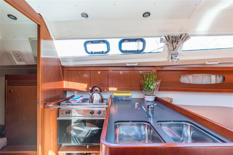 Book yachts online - sailboat - Oceanis 31 - BUDDY - rent
