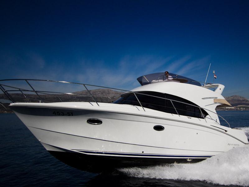 Book yachts online - motorboat - Antares 36 (2011) - GALEB - rent