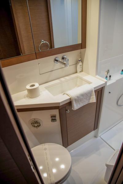 Book yachts online - catamaran - Lagoon 450 Sport (2019) equipped with generator, A/C (saloon+cabins), dishwasher - VJERA - rent