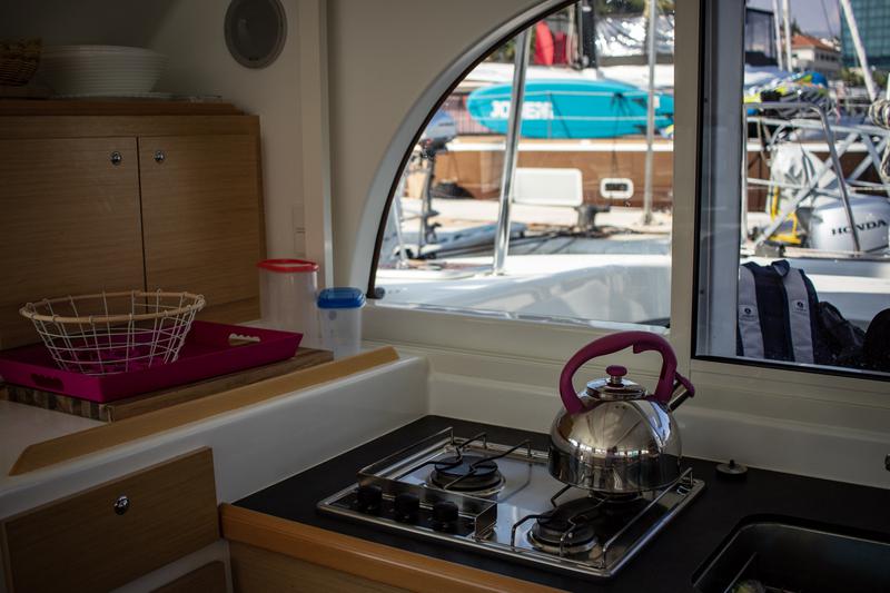 Book yachts online - catamaran - Lagoon 380 (2015) - MINI - rent