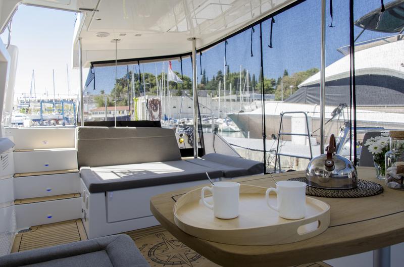Book yachts online - catamaran - Lagoon 450 F (2016)equipped with generator, A/C (saloon+cabins), ice maker, dishwasher,water maker, microwave oven,  2 S.U.P., underwater lights, bow thruster - PRINCESS IVA - rent