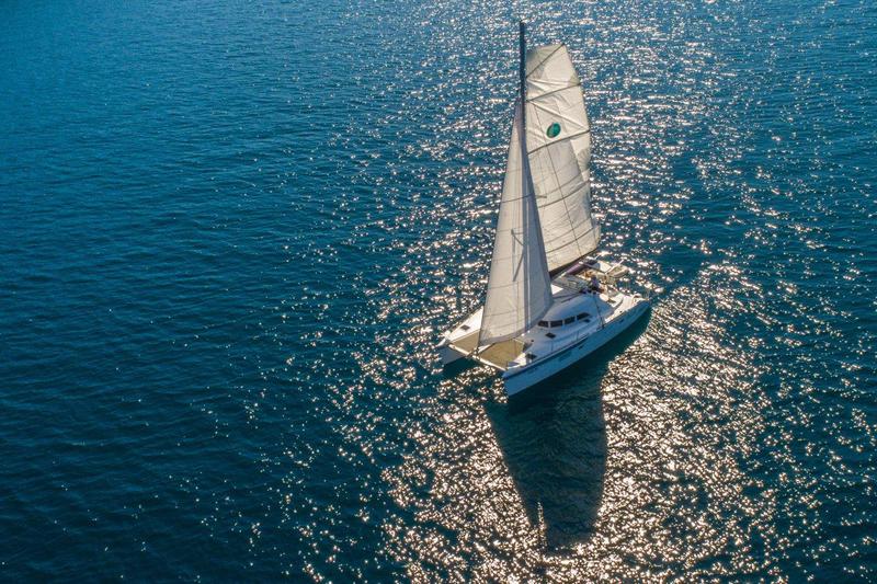 Book yachts online - catamaran - Lagoon 380 (2017) - QUEEN MIA - rent