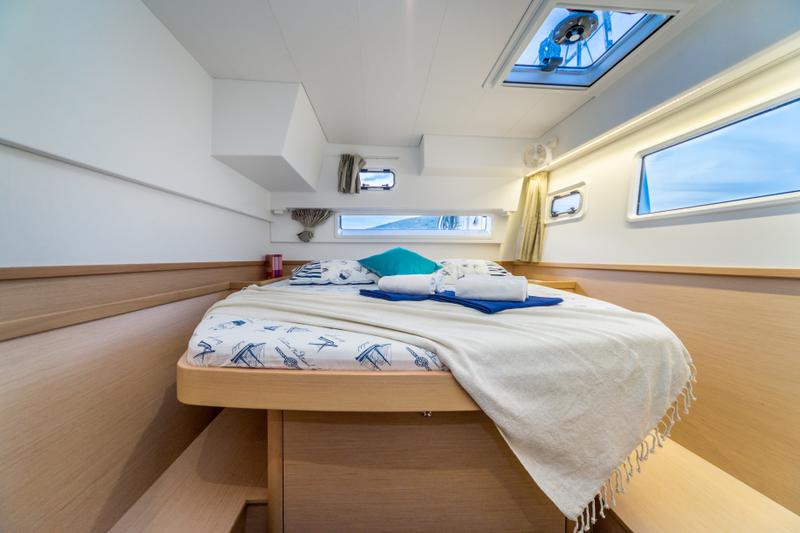 Book yachts online - catamaran - Lagoon 42 (2017) MALA KATE equipped with generator, A/C (saloon) - MALA KATE - rent