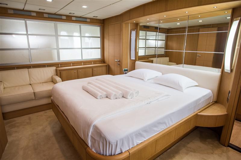Book yachts online - motorboat - Abacus 70 Fly - Malibu - rent
