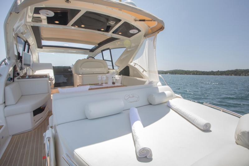 Book yachts online - motorboat - Cranchi M44 HT - Fellow II - rent