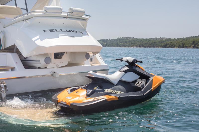 Book yachts online - motorboat - Cranchi M44 HT - Fellow II - rent