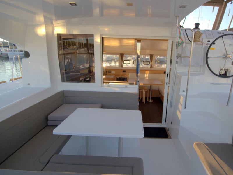 Book yachts online - catamaran - Lagoon 39 - White Cat - rent