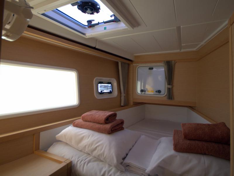 Book yachts online - catamaran - Lagoon 39 - Black Cat - rent
