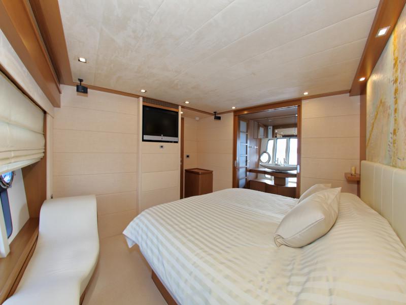 Book yachts online - motorboat - Ferretti 780 - TESORO - rent