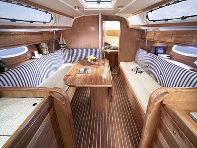 Book yachts online - sailboat - Bavaria 34 C - Issa - rent