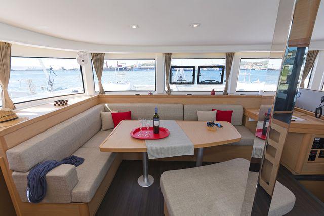 Book yachts online - catamaran - Lagoon 42 - NEVERLAND - rent