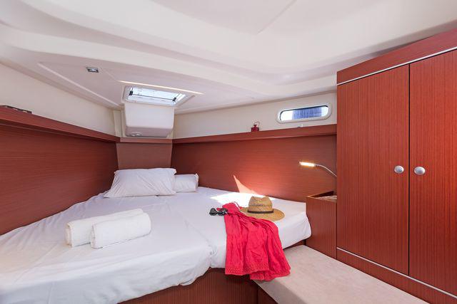 Book yachts online - sailboat - Hanse 385 - JOY - rent