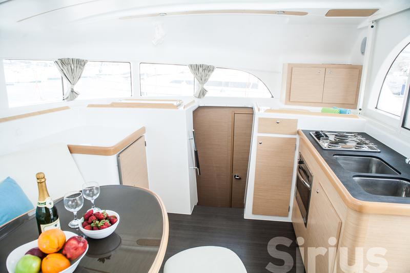 Book yachts online - catamaran - Lagoon 380 - Sirius - rent
