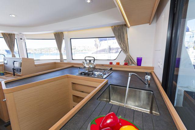 Book yachts online - catamaran - Lagoon 42 A/C &amp; GEN. - SALTY PEARL - rent
