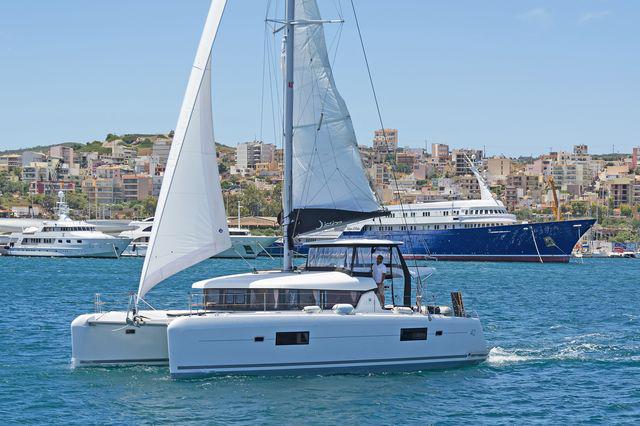 Book yachts online - catamaran - Lagoon 42 A/C &amp; GEN. - SALTY PEARL - rent