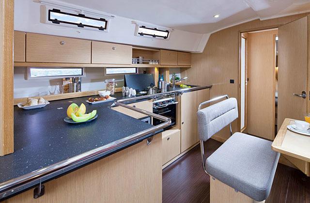 Book yachts online - sailboat - Bavaria Cruiser 45 - Anna Maria - rent