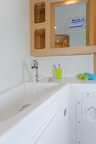Book yachts online - catamaran - Lagoon 42 A/C &amp; GEN - FULL MOON - rent