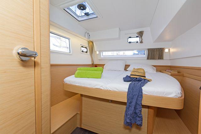 Book yachts online - catamaran - Lagoon 42 A/C &amp; GEN - FULL MOON - rent