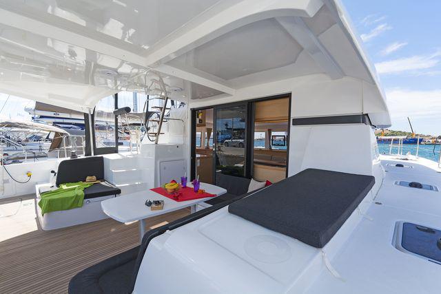 Book yachts online - catamaran - Lagoon 42 A/C &amp; GEN - FULL MOON - rent