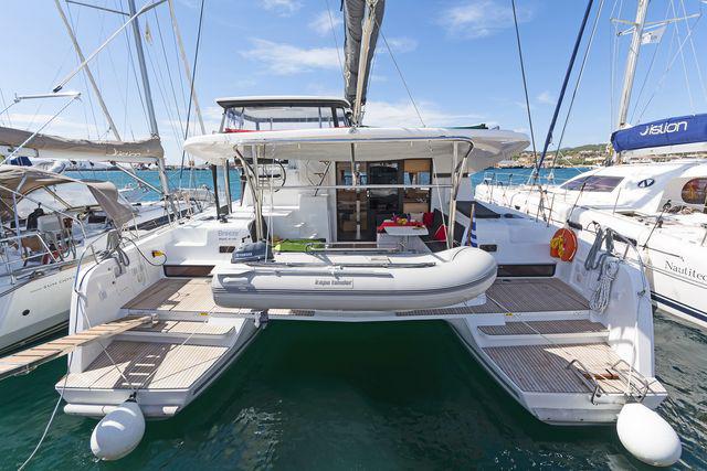 Book yachts online - catamaran - Lagoon 42 A/C &amp; GEN - FULL MOON - rent