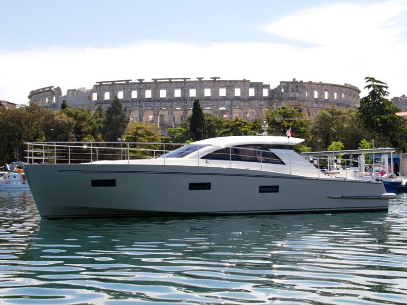 Book yachts online - motorboat - Cyrus 13.8 Hardtop - Punta II - rent