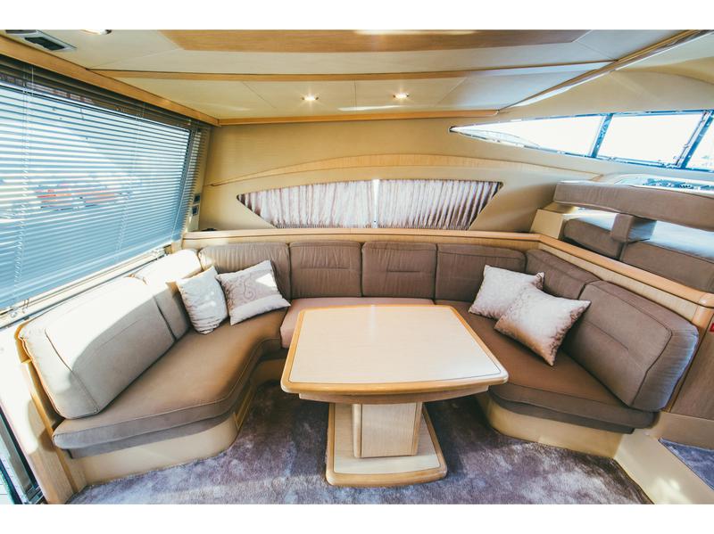 Book yachts online - motorboat - Ferretti 460 - Bluebell - rent
