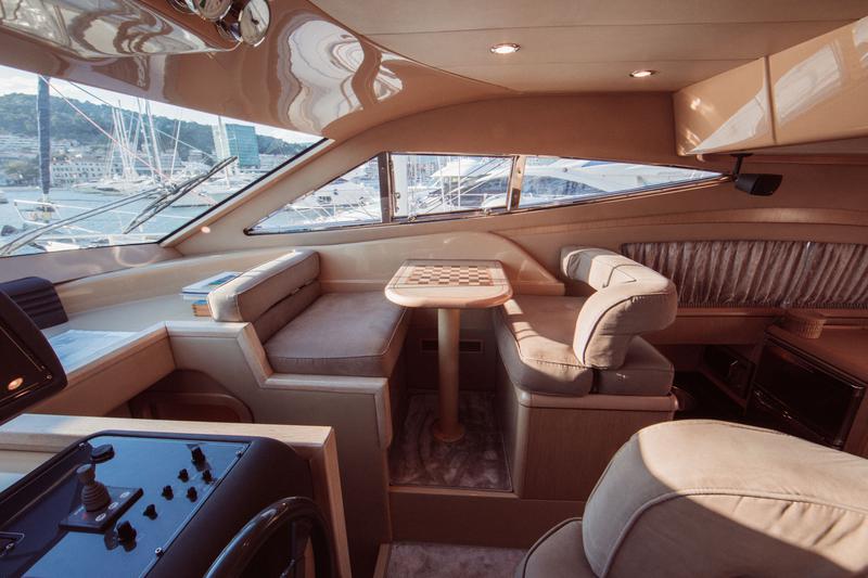 Book yachts online - motorboat - Ferretti 460 - Bluebell - rent