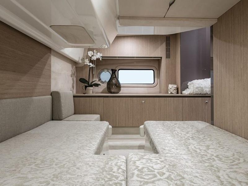 Book yachts online - motorboat - Cranchi Z35 - Vito - rent