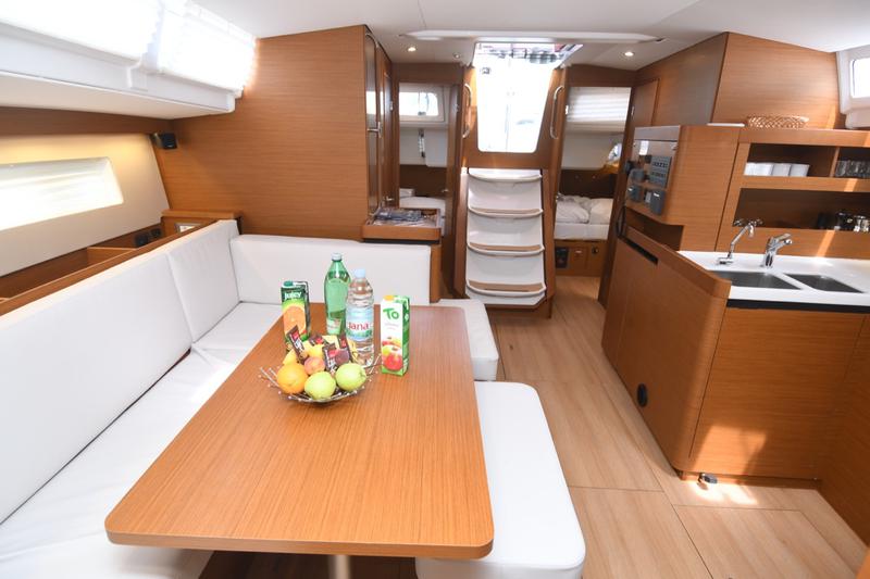 Book yachts online - sailboat - Sun Odyssey 490 "LUXE" - Caruso - rent