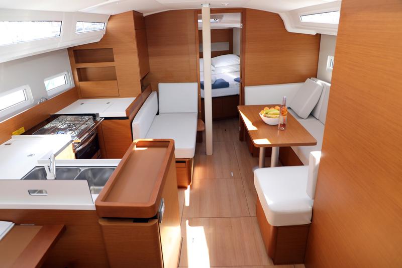 Book yachts online - sailboat - Sun Odyssey 410 - Gold Kiss - rent