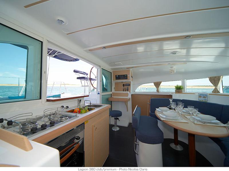 Book yachts online - catamaran - Lagoon 380 - Kiwi II - rent