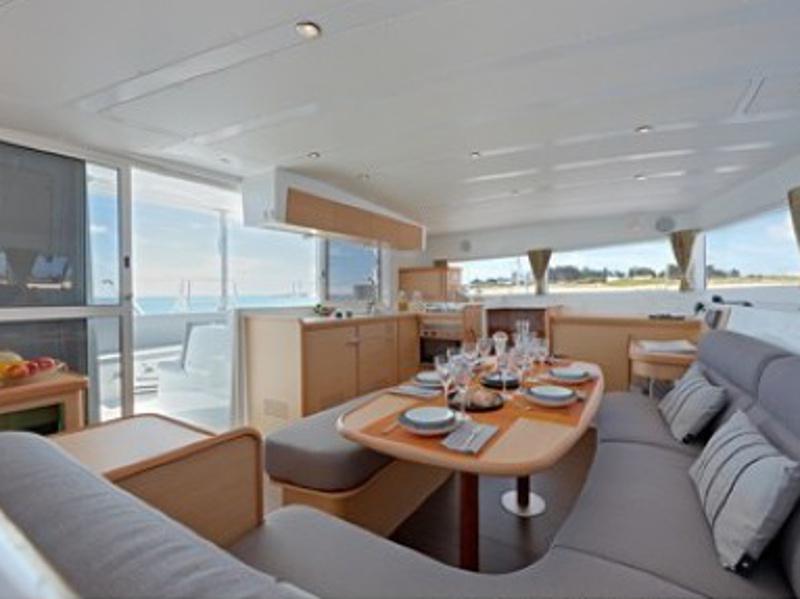 Book yachts online - catamaran - Lagoon 42 - MANGO III - rent