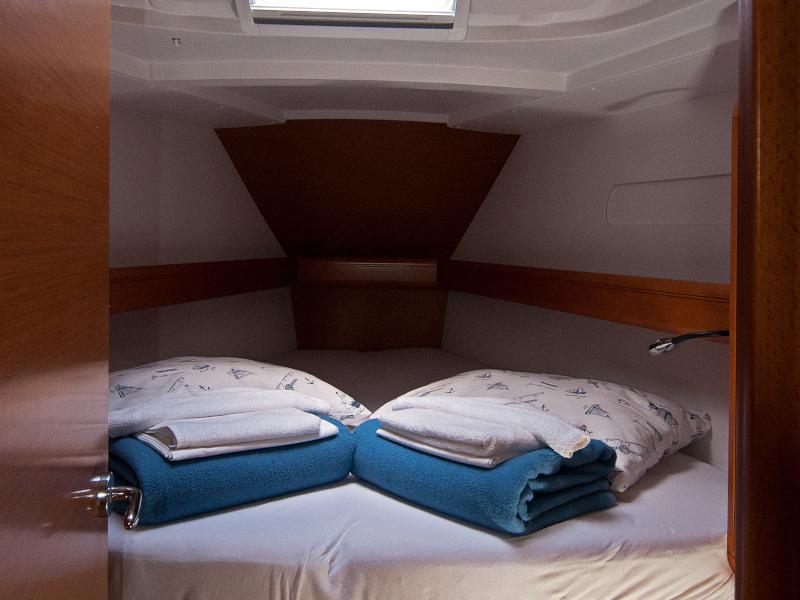 Book yachts online - sailboat - Sun Odyssey 439 - Split Kiss - rent