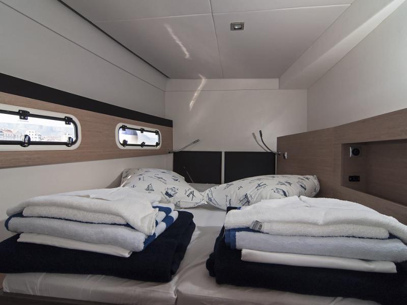 Book yachts online - catamaran - Bali 4.5 - Adria Nikita - rent
