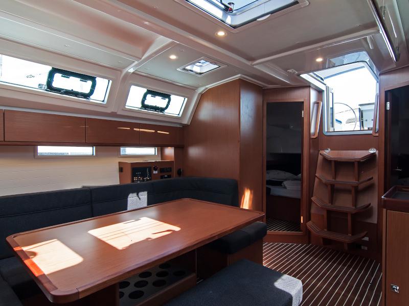 Book yachts online - sailboat - Bavaria Cruiser 46 - Adria Sonja - rent